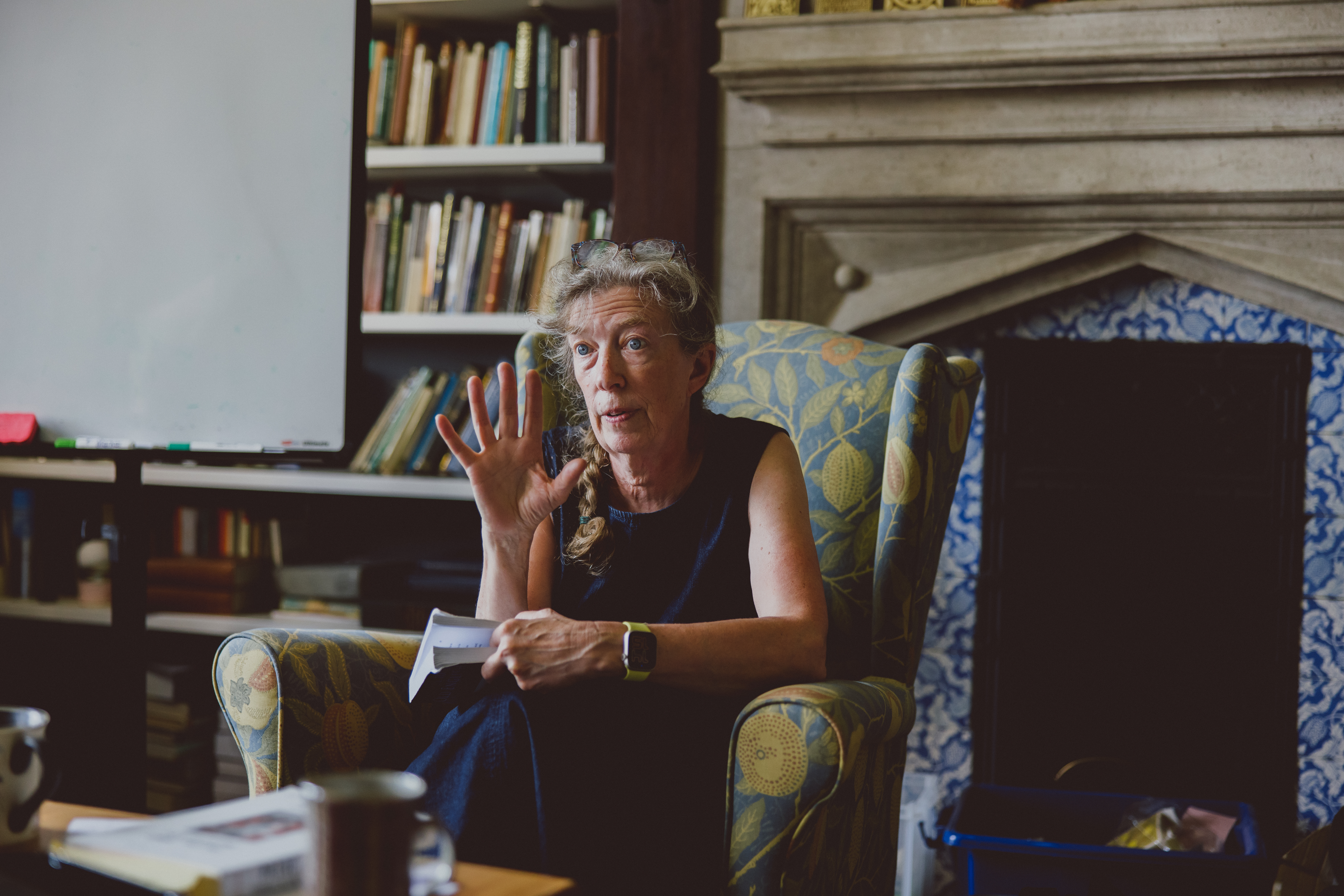 Lucinda Rumsey teaching a tutorial.