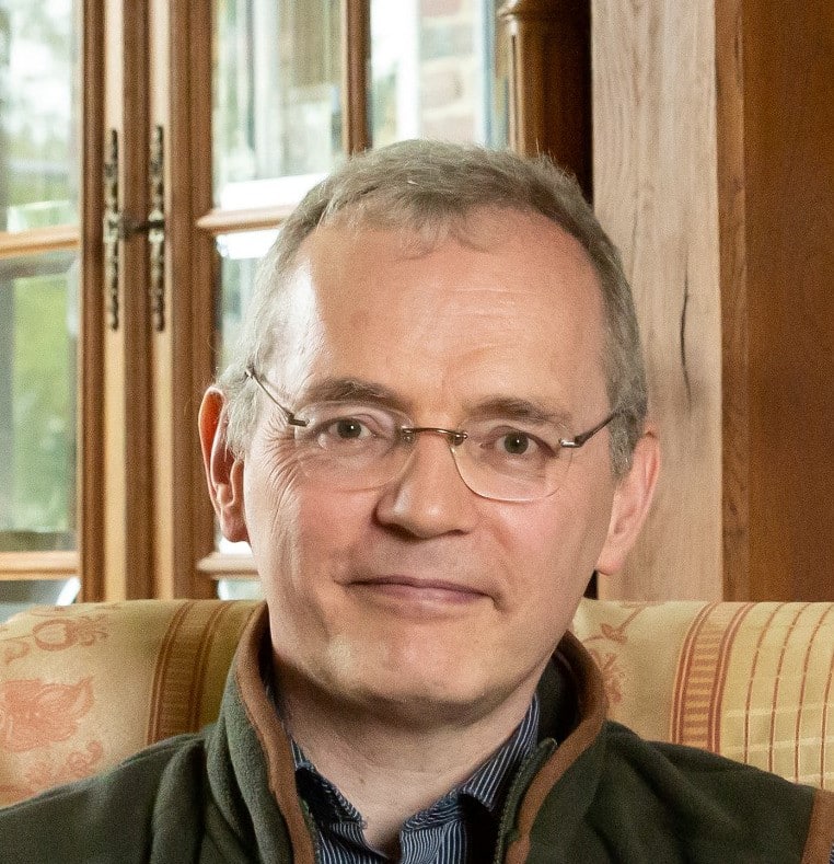 Headshot of Stephen Blundell.